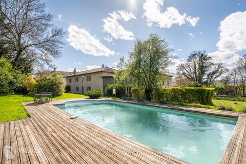 MESSIMY SUR SAONE, if you're looking for a haven of peace, look no further... come and discover this superb renovated farmhouse with over 400 m2 of living space and a gite and chambre d'hote activity. The property comprises a main house with a fully ...
