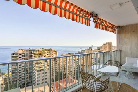 In the sought-after Saint Roman district of Monaco, within a prestigious residence close to the beaches and with a 24/7 concierge service, discover this charming 2-room apartment. Perched on a high floor, this apartment with a total area of 60 m2 off...