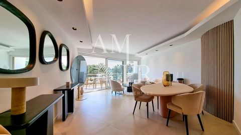 Amanda Properties offers you this magnificent, fully renovated flat with top-of-the-range features in a luxury residence on the Pointe Croisette. The flat comprises a large living room, a fully equipped open-plan kitchen, a master suite with dressing...
