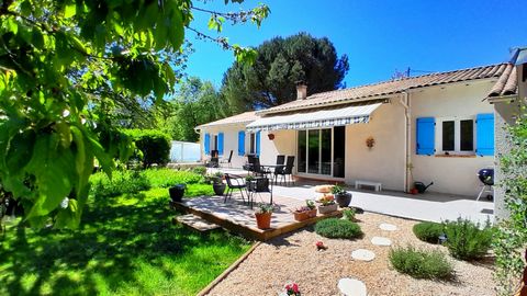 This charming and spacious bungalow is situated in a peaceful hamlet at the end of a cul-de-sac. It is positioned on a very private and fenced plot of 3831m², including its private woodland. The house features six bedrooms (5 doubles + 1 single that ...