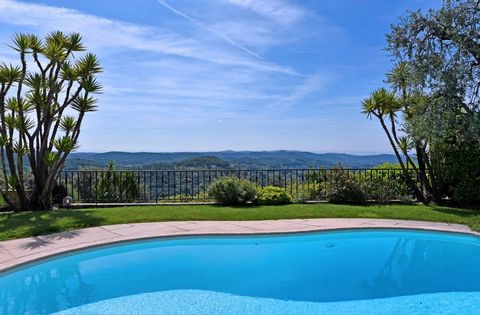 Splendid villa with panoramic sea, landscape and mountain view. Very beautiful garden with a newly renovated saltwater pool. two minutes from the centre of Chateauneuf de Grasse. On the main floor you have a design kitchen with opening to the big liv...