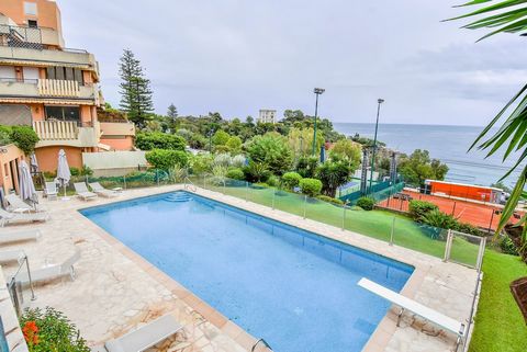 In an exclusive private domain in Roquebrune-Cap-Martin, this stunning property offers a luxurious living experience. With approximately 85m2 of elegantly arranged living space and a beautiful 20m2 terrace offering breathtaking sea views, this reside...