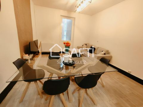 Je vous présente cet appartement de 81 m² à la location sur Castres à 5 mn à pied du centre ville. Au 1er étage d' un immeuble, il est loué meublé et entièrement rénové. Il se compose d' une entrée qui dessert la pièce de vie et sa cuisine ouverte, 2...