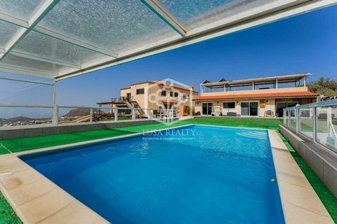 Welcome to paradise in Tenerife, where luxury and nature meet in perfect harmony! This stunning property offers an incomparable living experience, with three independent houses set on a large plot with panoramic sea and mountain views. The first hous...