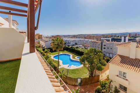 Fantastic duplex penthouse just five minutes from the center of Estepona. The property is distributed over two floors, on the ground floor you will find a fully equipped kitchen with laundry room, a bathroom, a bedroom, and a spacious living room wit...