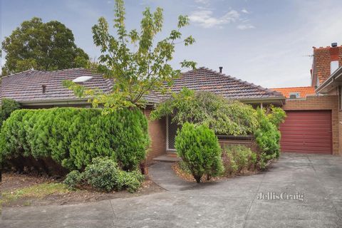 With the beauty of Hedgeley Dene Gardens at the end of this coveted Malvern East street, this appealing residence is a peaceful and private haven defined by modern comfort and lifestyle convenience. One of only five units in the group, the living and...