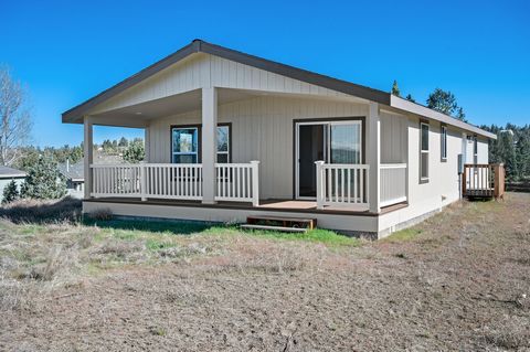 Beautiful views from this brand new, never lived in manufactured home with $20,000 worth of upgrades! Enjoy the open & vaulted living area with sliding door to the large trex deck w/ Mt. Bachelor to Jefferson views. 3 bedrooms, and 2 baths, with a do...