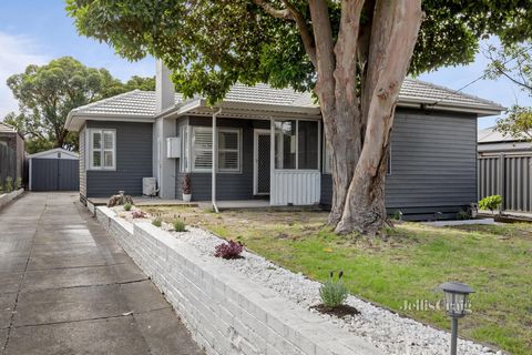 Check out the chic feel within this freshly renovated three bedroom timber classic. Stylishly renewed with Oak look hybrid floors, gold tapware and door furniture, white plantation shutters and seductive splashes of colour, this on trend renovation u...