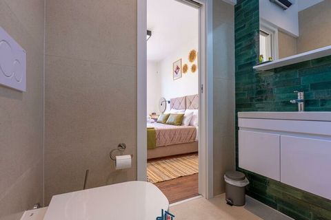 2 camere da letto, 3 bagni, soggiorno, cucina completamente attrezzata, camino/grill, piscina privata, sauna, parcheggio