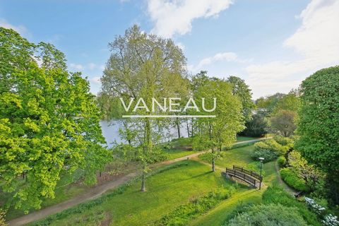 Love at first sight guaranteed! The Vaneau group presents a 135m2 apartment on the shores of Lake Enghien (private access). Located on the 3rd floor of a recent building, this apartment with many balconies includes, an entrance, an open fitted and eq...