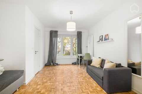 APARTMENT: The cozy 1-room apartment is centrally located in Winterhude in a quiet side street and is suitable for a single person. From the entrance area you reach the cooking area which is equipped with a fitted kitchen. Likewise, from here you rea...