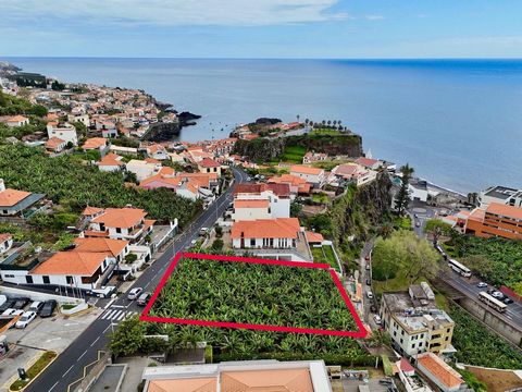 Fantastic plot of land with sea views, for sale on the island of Madeira, in Câmara de Lobos, near Funchal. A unique building opportunity with fabulous views of the maritime surroundings of Câmara de Lobos, the building plot has a total area of 750m2...