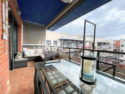 Spectacular apartment located in the heart of La Horta de Santa Maria. It is located on the 4th floor with a lift, the house has 54 m2 and an excellent distribution that allows the spaces to be completely independent: access through the hall to a bri...