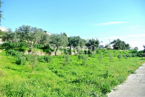 Building land, near the marina of Albufeira! With an excellent location, in a privileged area and very calm, this land is just a few hundred meters from the marina of Albufeira. It has a total area of ??1025sqm, where you can build a single family ho...