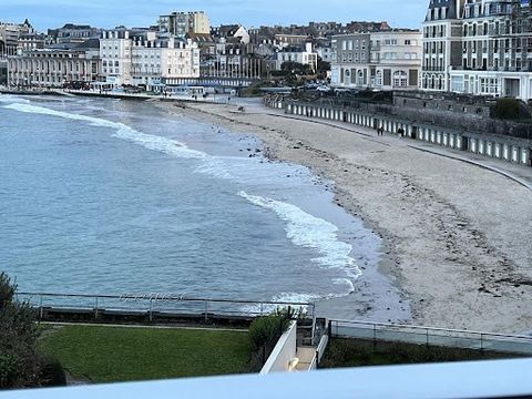DINARD (35800) - Apartment T1bis. Price: 414,400 euros. Agency fees: 3.60% including VAT to be paid by the buyer, i.e. 400,000 euros excluding fees. Apartment with sea view with a living area of 39.25 m2 Carrez located at the foot of the beach of l'E...
