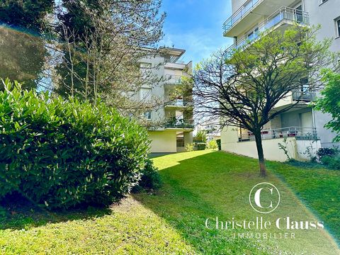 ILLKIRCH-GRAFFENSTADEN - Illiade, Exclusively at Christelle Clauss Immobilier, come and discover this F4 apartment ideally located, a stone's throw from tram A and the city center of Illkirch and all its amenities. Beautiful 4-room apartment of 88.49...