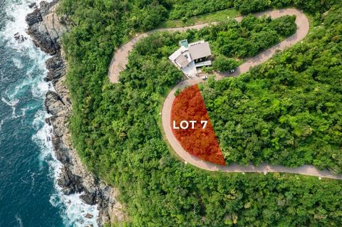 Do you dream of building your dream home in a tropical paradise? Look no further! Punta Garrobo offers you the unique opportunity to acquire a plot of land in one of the most exclusive developments in Zihuatanejo, facing the sea and with unparalleled...