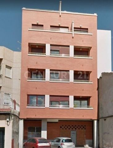 Do you want to buy a storage unit in Murcia? Excellent opportunity to acquire this storage room with an area of 25.31m² located in Murcia. It has good access, manoeuvrability and is well connected, specifically it is located close to the A-30. The st...