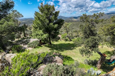 Come and discover without delay this magnificent plot of land of just over 1990 m2 located in a unique place with a remarkable view of the hills and the sea. Quiet, with nature nearby, this plot benefits from a purged building permit for a cubic vill...