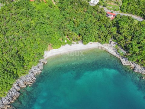 Location: Primorsko-goranska županija, Lovran, Medveja. OPATIJA RIVIERA - NEW - building plot second row to the sea In a beautiful bay, second row to the sea and generally close to the town of Opatija, the beach, we are mediating the sale of a buildi...