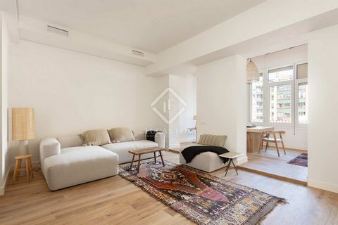 Luxurious brand new 130 m2 property with a sophisticated and functional style in the vibrant new neighbourhood of Sant Antoni, the heart of the city. Thanks to its carefully designed layout and meticulous attention to detail, this newly renovated pro...