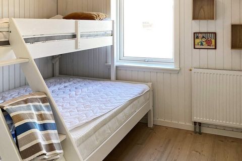 Dom wakacyjny z sauną położony w centrum Vorupør, w pobliżu szumiącego Morza Północnego i pierwszego w Danii Parku Narodowego Thy. Jest jedna sypialnia dwuosobowa i jedna z 4 kojami. W salonie piec opalany drewnem na chłodny letni wieczór lub przytul...