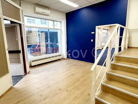 www.biliskov.com  ID: 14317 Črnomerec, Grahorova Two-story street office space of 158 m2 in a residential and commercial building. The ground floor consists of an entrance area, a large (main) room and one smaller room (office). The staircase leads t...