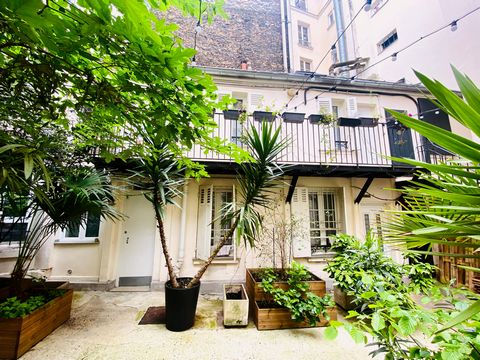 Between Marx Dormoy and Porte de la Chapelle, in the heart of a lively, popular district, this charming little studio apartment opens onto a pleasant, very quiet, well-kept courtyard planted with trees. On the 1st and top floor of a house, the fully ...