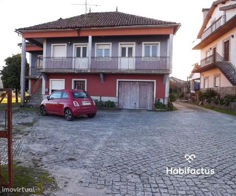 Detached house T5 for sale in Viseu. Property in need of modernization and comfort works, with 285 m2 of construction area and inserted in a land with 2.795m2 The land has a front for the public road, with 47 meters, possibility to make a highlight a...