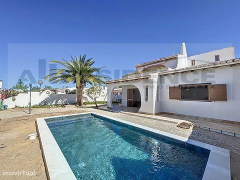 This villa has a gross area of 227.50 m² spread over 4 bedrooms, offers generous space for a family to live comfortably. This allows each member of the family to have their own space, as well as large common areas for moments together, essential for ...