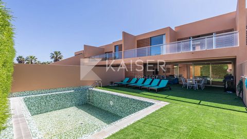 This luxurious townhouse is located in one of the most prestigious and sought-after private complexes in the Algarve. The complex consists of an 18-hole golf course, 7 pools, a spa, restaurants, bars, a putting green, a driving range, tennis courts, ...