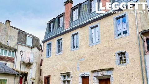 A22290GT65 - A GREAT INVESTMENT OPPORTUNITY WITH A RENTAL RETURN OF BETWEEN 5-8%. A rare opportunity to acquire the superb Jeanne d'Albret house right in the historic centre of Bagnères de Bigorre with 3 apartments to finish. This popular Pyrenean th...