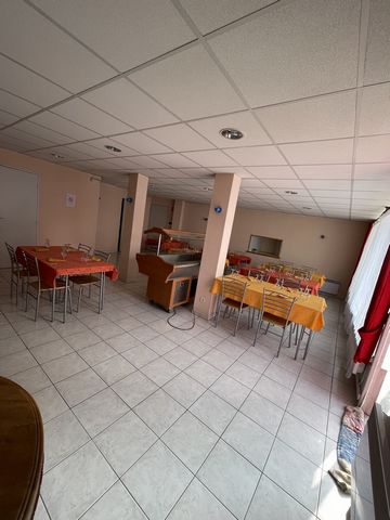 In the small town of GIROMAGNY, at the foot of the Ballon d'Alsace, the agency Avenir Immo de Ronchamp offers you this building. A building of 6 dwellings: composed on one level of a commercial premises (free); in the backyard is an F1 with outdoor c...