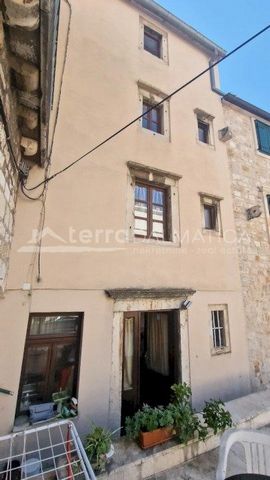 In Sibenik, in the very center of the city, a terraced house with business premise is for sale. The business premise has its own entrance directly from the street, while the residential part has a separate entrance through its own yard, which is ente...