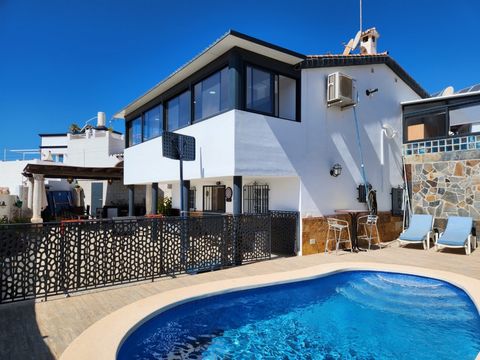 Villa in Nerja, in the Exótica area, with 3 bedrooms, large terrace with pool, private parking, barbecue area, covered outdoor kitchen and storage room. The property is located in the Exotica area, 5 minutes by car and 20 minutes walking from the cen...