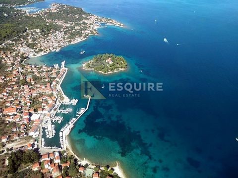 Location: Zadarska županija, Preko, Ugljan. Building land in Ugljan - Ideal for building a property by the sea! The building plot is located on the beautiful island of Ugljan, only 270 meters from the sea. This parcel of land has a regular shape and ...