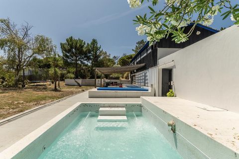Are you looking for a quiet haven with plenty of space to enjoy special moments? We have the place for you! Located in one of the most exclusive areas of Herdade da Comporta, this 2 bedroom villa, with a generous 142.35 sqm area, inserted in a large ...