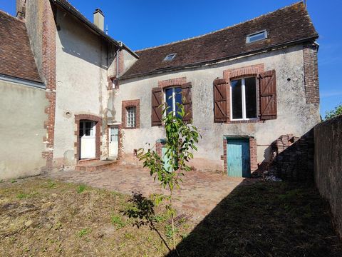 In the village, between Longny au Perche and La Ferte Vidame, the AMI agency offers for sale an old house, semi-detached on one side, under renovation of 138m2 of living space with attic (40m2 on the ground) and courtyard. The house offers on the gro...