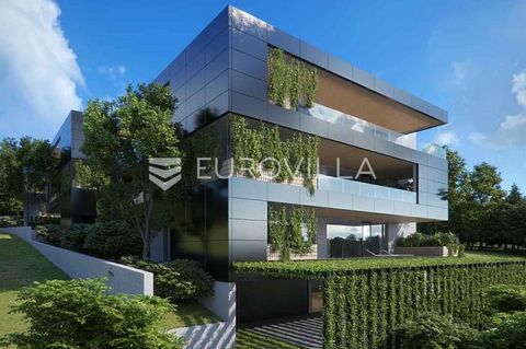 Zagreb, Maksimir, Bukovac, building plot of 4000 m2 with valid building permits for 4 residential buildings of 500 gross square meters. Complete infrastructure, paid projects, valid permits for the construction of 4 residential buildings each with an...