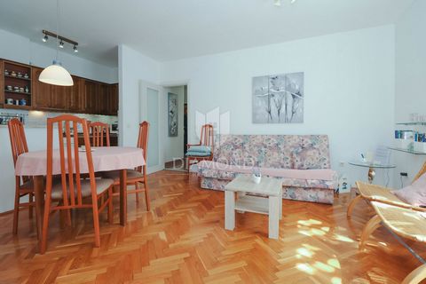 Location: Istarska županija, Poreč, Poreč. Poreč, apartment on the ground floor with a garden, opportunity In Poreč, in a sought-after location, this interesting apartment on the ground floor with a garden is for sale. Its total area is 60.21 m2 and ...