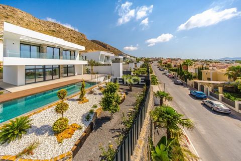 Villas Individuelle Offrant Style de Vie Privé à Finestrat Alicante Les villas se trouvent dans la charmante municipalité de Finestrat, située au nord de la province d’Alicante. La région Costa Blanca, connue pour son charme méditerranéen sublime, se...