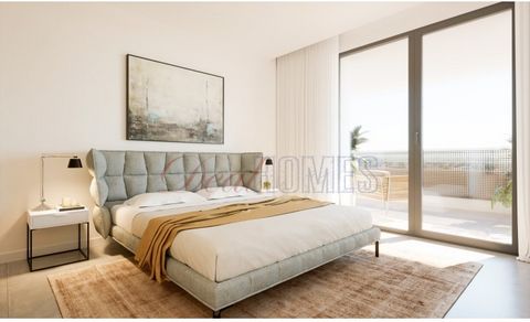 Deal Homes presents, Luxury apartment, under construction, located close to shops, services and the prestigious Porto Mós beach. Inserted in a 3-floor building with elevator; and a total area of 116.25m2, which includes the sum of the gross area insi...