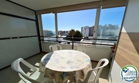 PRACHTIG APPARTEMENT OP 150 METER VAN DE ZEE IN SANTA MARGARITA Charmant appartement gelegen in Santa Margarita, Roses. De accommodatie bevindt zich op de vierde verdieping van een gebouw met lift en beschikt over een slaapkamer en een complete badka...