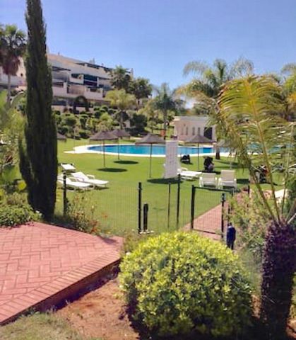 Located in Nueva Andalucía. LONG TERM FROM SEPTEMBER TO JUNE. Large apartment within walking distance of Puerto Banus, 2 bedrooms, 2 bathrooms, with living / dining room, large south facing terrace. The apartment has a fully equipped kitchen, marble ...