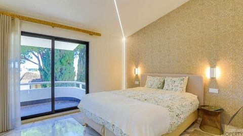 Appartamento con 1 camera da letto di circa 81m2 situato in una comunità recintata con piscina, campo da tennis, bar / ristorante e sicurezza 24 ore su 24. Questa proprietà si trova a Quinta do Lago, a pochi passi dai campi da golf e a circa 2,5 km d...