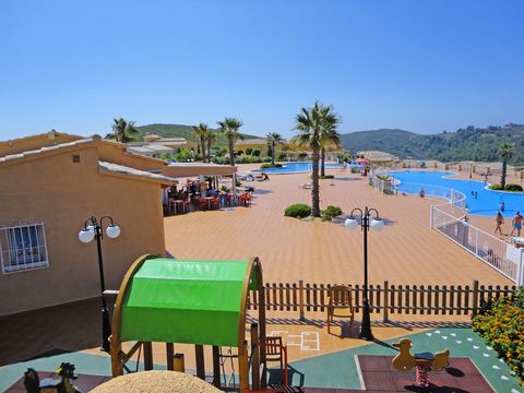 Cumbre del Sol a destination to enjoy every day of the year, paradisiacal coves and beaches, restaurants, pharmacy, medical centre, supermarket, beauty salon, horse riding, tennis and paddle tennis, and next to the international school LES