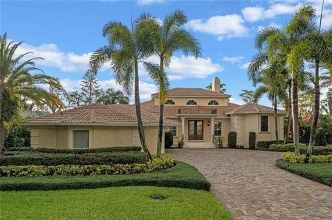 One of, if not the BEST Waterfront views in all of Bay Hill! On the famed Butler Chain of Lakes on a quiet cul-de-sac and just a 60-second golfcart ride to the renowned Bay Hill Country Club, this home welcomes you to the lifestyle of luxury living. ...