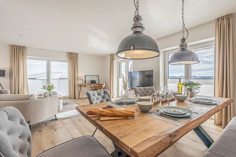 Met direct uitzicht op het water en een unieke ligging direct aan de Schlei biedt de “Fjord-Koje 3” bij de Pionierhafen Schleswig de perfecte plek voor uw vakantie. Het moderne vakantieappartement heeft een oppervlakte van 71 m², een ruime woonkamer,...