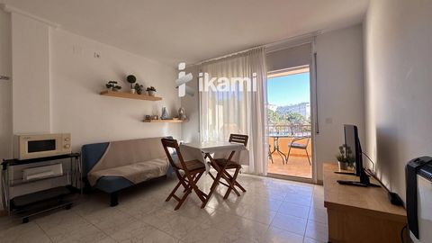 Discover your new home in Santa Margarida, Roses!This charming apartment with a tourist license offers you the opportunity to live next to the sea, enjoying everything that the Costa Brava has to offer.With 40 m2 built and 37 m2 useful, this beautifu...