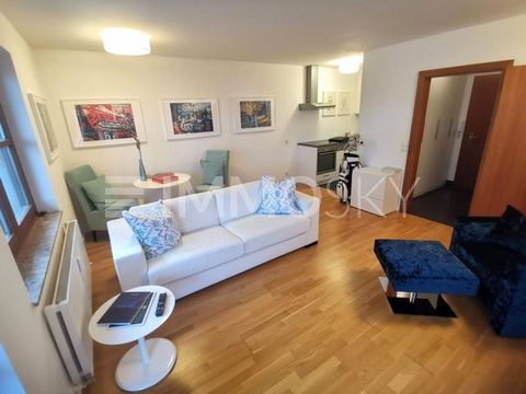 Charmante oasis résidentielle est à la recherche d’un nouveau propriétaire ! Ce charmant appartement convainc par une disposition bien pensée des pièces et un balcon d’environ 5 m², qui vous invite à vous détendre et à vous attarder. La petite mais b...